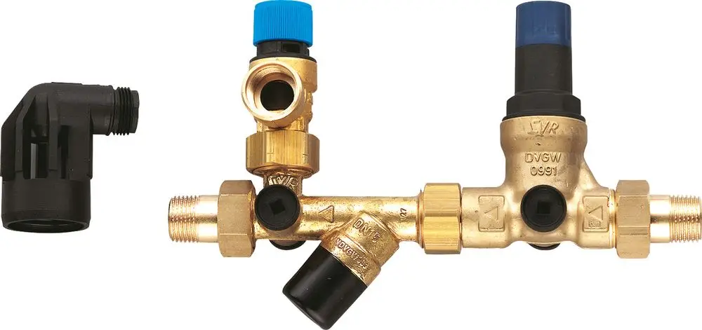 Sicherheitsgruppe mit Druckminderer, bestehend aus Messingteilen und Kunststoffeinsatz. Hersteller: Bosch. Komponenten zur Druckregulation in Installationen.